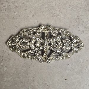 Elegant Art Deco vintage rhinestone brooch pin Silver